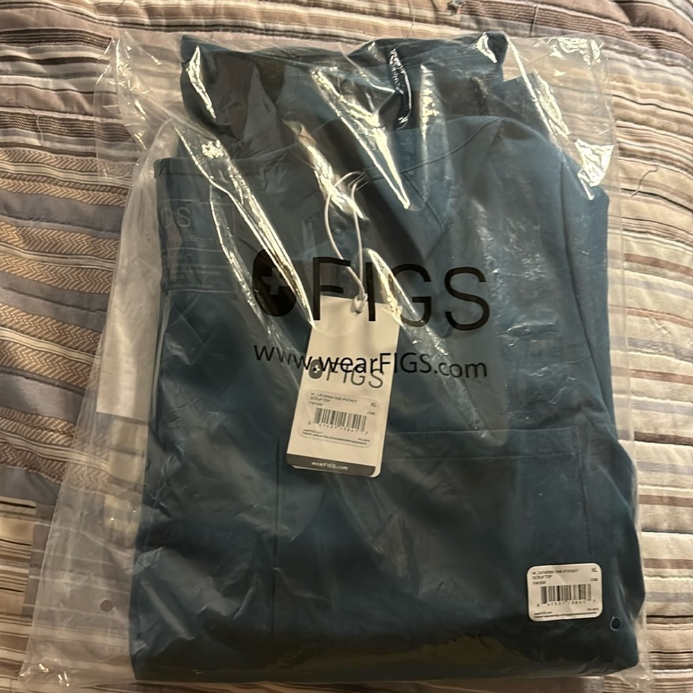 NWT Figs Scrub Top